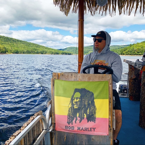 Profile Picture of Christian Engel (@ratuvt) on Poshmark