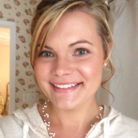 Profile Picture of N Rumley (@rumleyn) on Poshmark