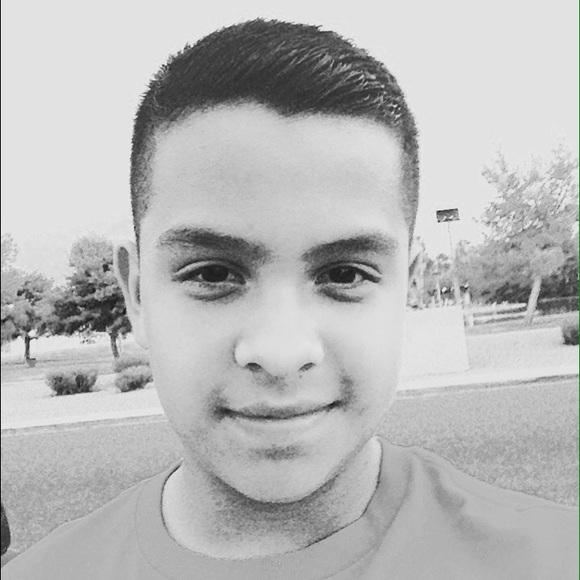 Profile Picture of Rene Gonzalez (@rene_gm13) on Poshmark