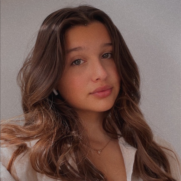 Profile Picture of Juliette Gauthier (@juju_108) on Poshmark