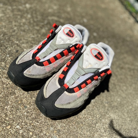 Profile Picture of Anthony Castagliola (@acastags) on Poshmark