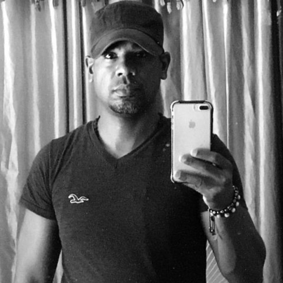 Profile Picture of César Cuello tineo (@csar660) on Poshmark