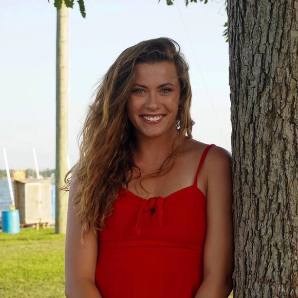 Profile Picture of Lauren Ledesma (@lauren_ledesma) on Poshmark