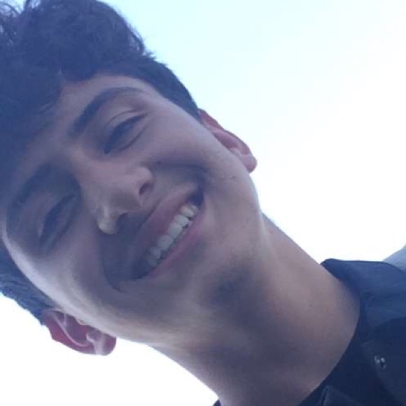 Profile Picture of John Gutierrez (@johnnybreezy) on Poshmark