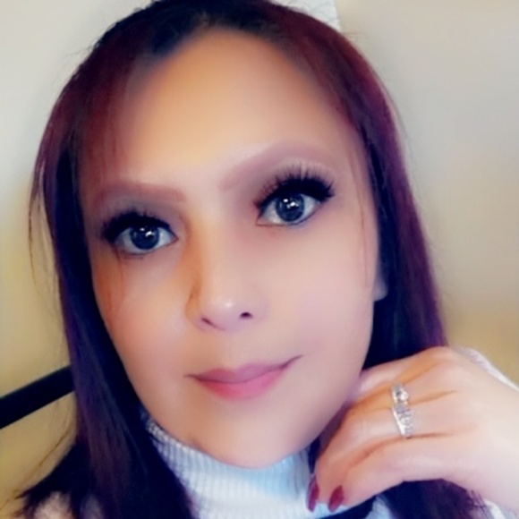 Profile Picture of Edwina Stevens (@stevenswina8) on Poshmark