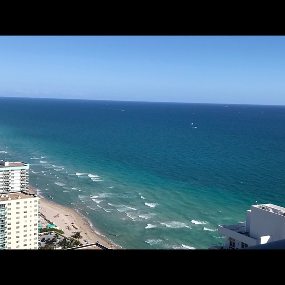 Profile Picture of Aparna Jain (@aparnaelectric) on Poshmark