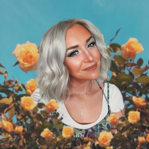 Profile Picture of Erin Feldmeyer (@erinfeldmeyer) on Poshmark