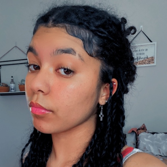 Profile Picture of Maylee Eaker (@mayleeeaker) on Poshmark