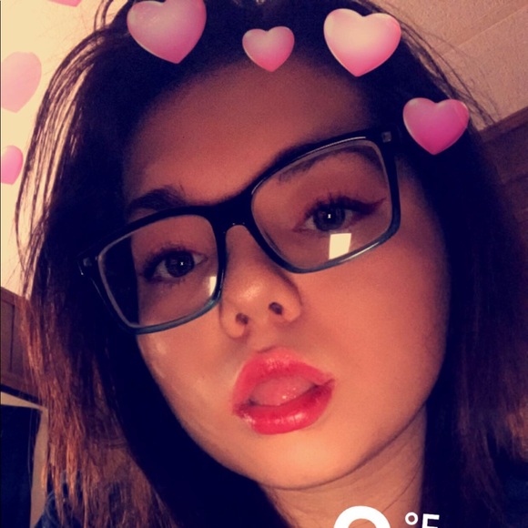 Profile Picture of Bobbi Vanbelle (@bobbifay) on Poshmark