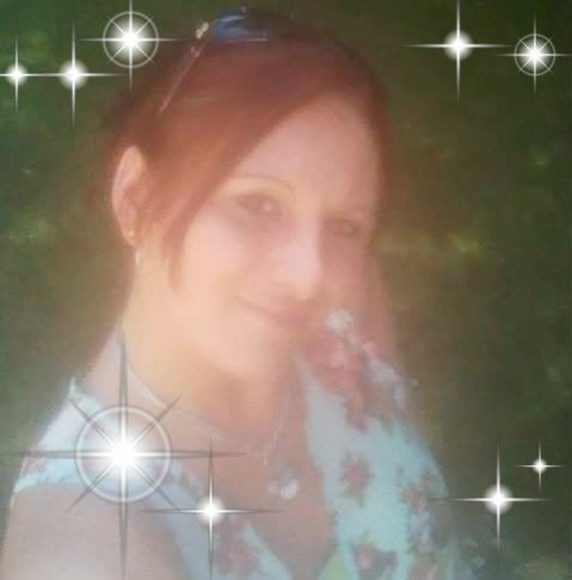 Profile Picture of Crystal Mello (@cmello25) on Poshmark