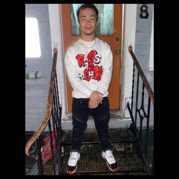 Profile Picture of Randy Phan (@randy165) on Poshmark