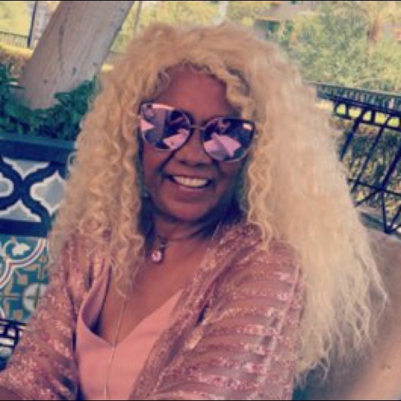 Profile Picture of Veronica Brountie (@vashionvixon) on Poshmark