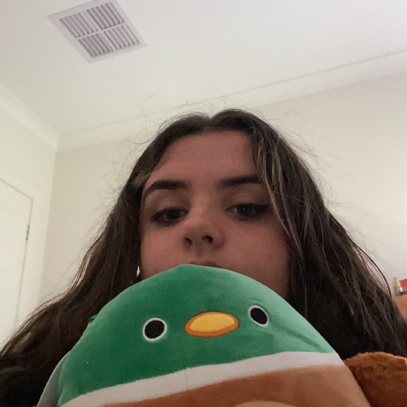 Profile Picture of Madison Broder (@madibroder) on Poshmark