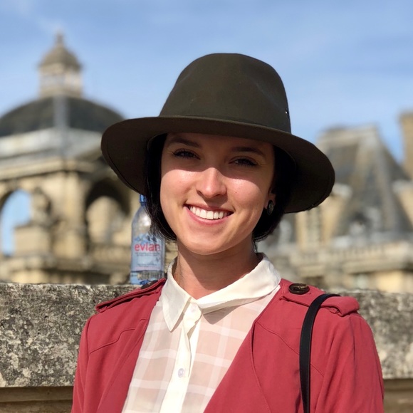 Profile Picture of Alex Hushek (@ataylor5273) on Poshmark