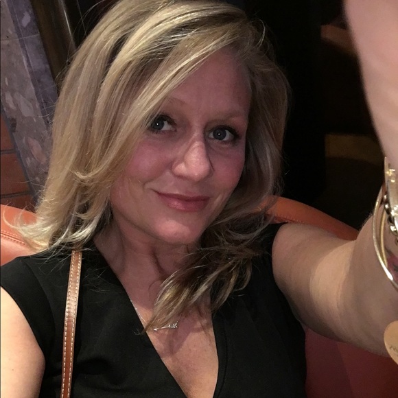 Profile Picture of Gennie Craigmiles (@gigimiles) on Poshmark