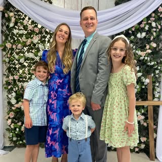 Profile Picture of Julie Holcomb (@julieholcomb) on Instagram