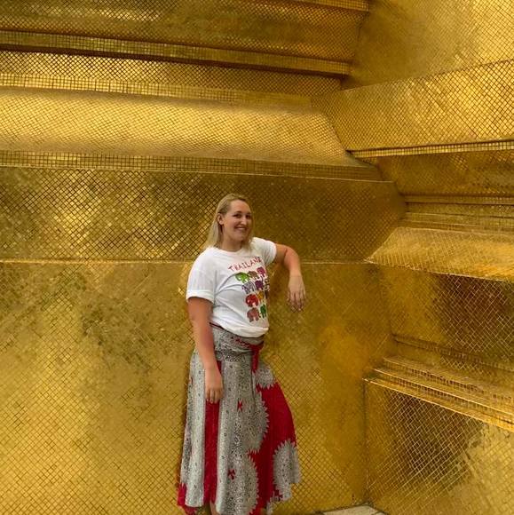 Profile Picture of Alyssa Schroeder (@alyssacloset2) on Poshmark