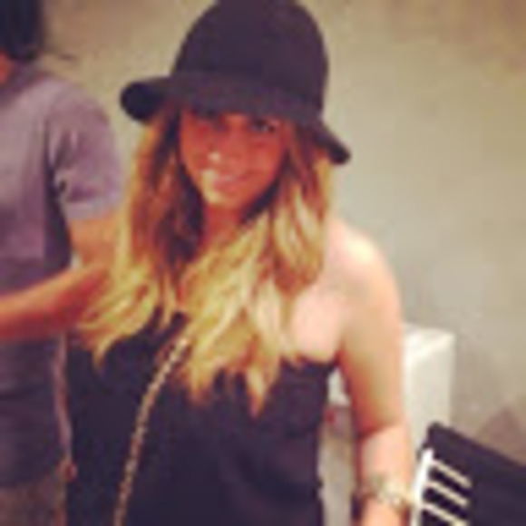 Profile Picture of Gabriela Slominski (@gslominski) on Poshmark