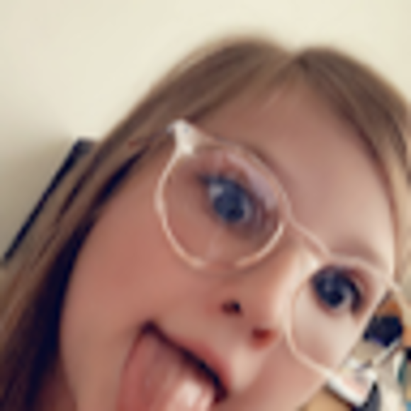 Profile Picture of Alexis Kaufmann (@kaufmannalexis8) on Poshmark