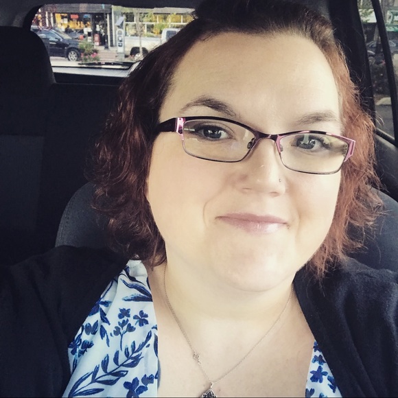 Profile Picture of Pauline Parsons (@crunchyfrog78) on Poshmark