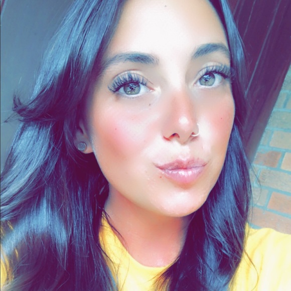 Profile Picture of Olivia Spillman (@oliviaspillman) on Poshmark