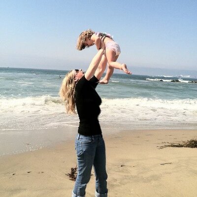 Profile Picture of Robin Edgil Blalock (@shoeemergency) on Twitter