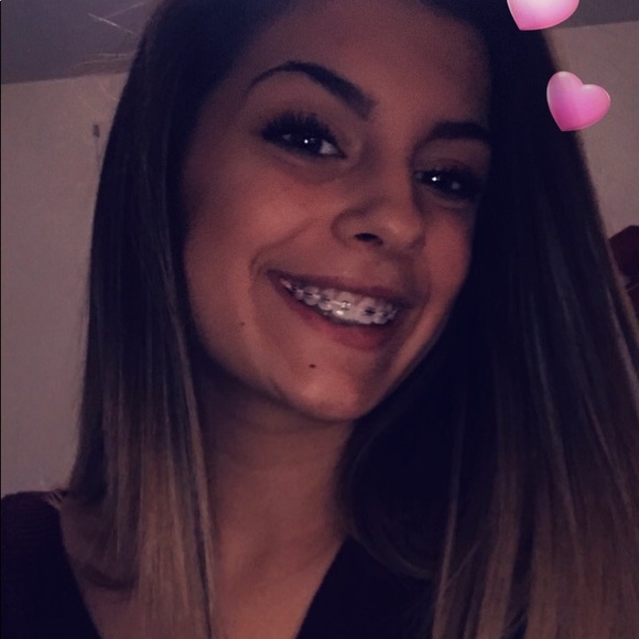 Profile Picture of Toka Hollar (@tokah123) on Poshmark