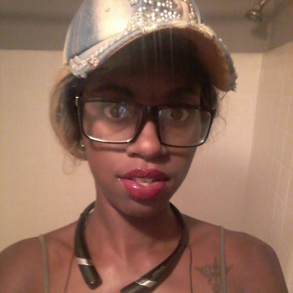 Profile Picture of Charissacharissa Witherspoon (@charissaxoxo) on Poshmark