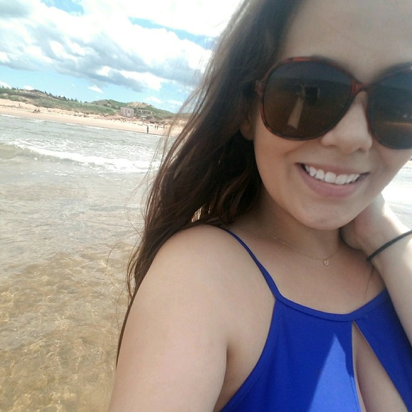 Profile Picture of Kacie Olsson (@kacieolsson) on Poshmark