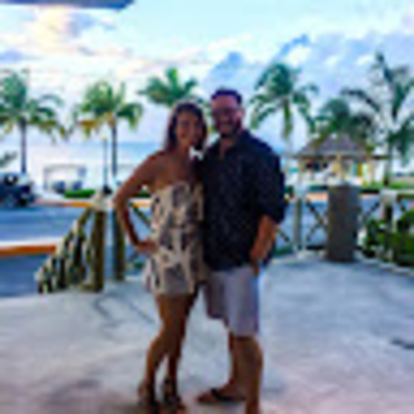 Profile Picture of Brooke Squillace (@brookesquillace) on Poshmark