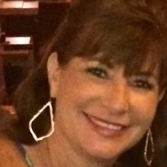 Profile Picture of Cindy Holt (@ccholt77) on Poshmark