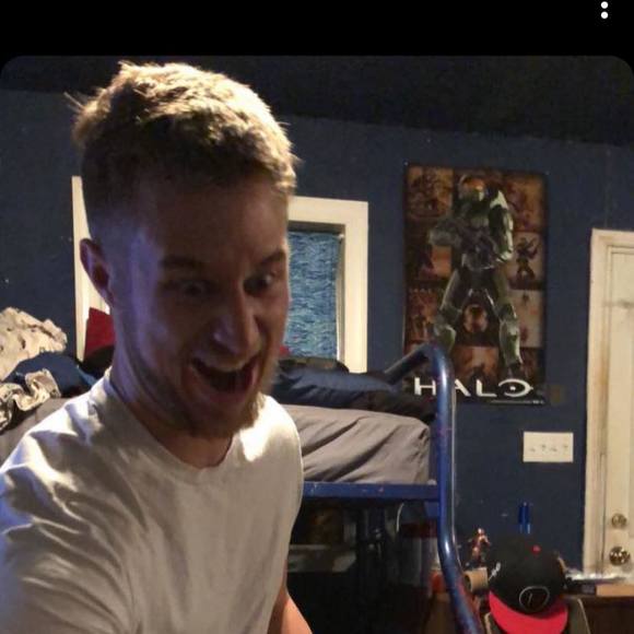 Profile Picture of Aaron Bergeron (@bergerona13) on Poshmark