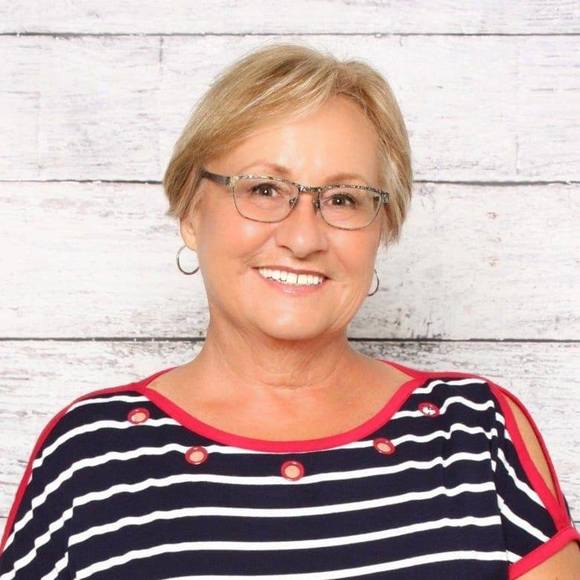 Profile Picture of Debbie Bennett (@debbiebennet401) on Poshmark