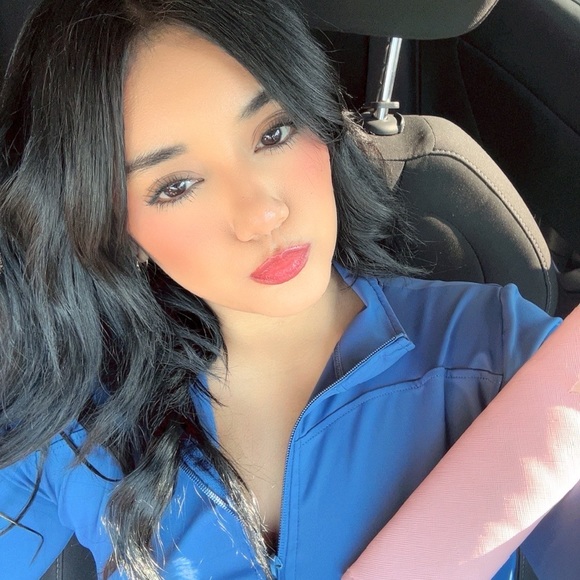 Profile Picture of Harmony Adams (@adamsharmony437) on Poshmark