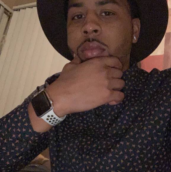 Profile Picture of Corey Ray (@coreyray127) on Poshmark