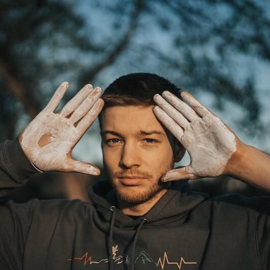 Profile Picture of Robin Hess (@boulderobin) on Tiktok