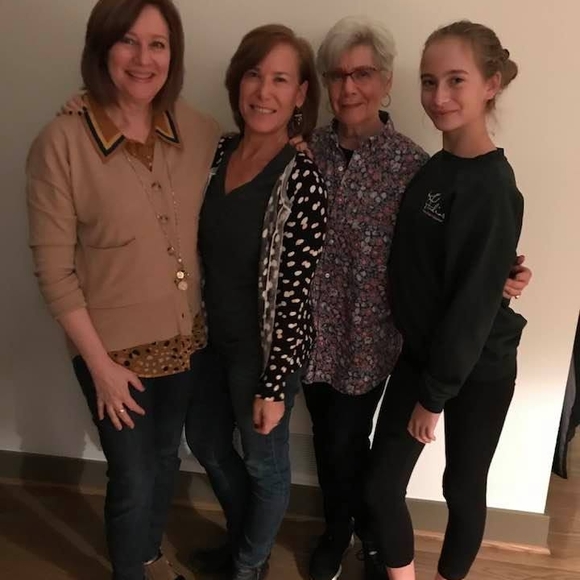 Profile Picture of Janet Ranney (@jicmom1965) on Poshmark