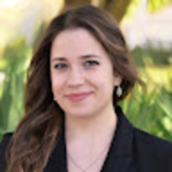 Profile Picture of Emma Berkner (@berkneremma) on Poshmark