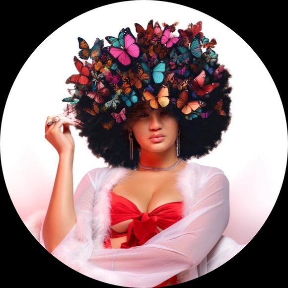 Profile Picture of Michi Mii (@michi_mii_13) on Poshmark