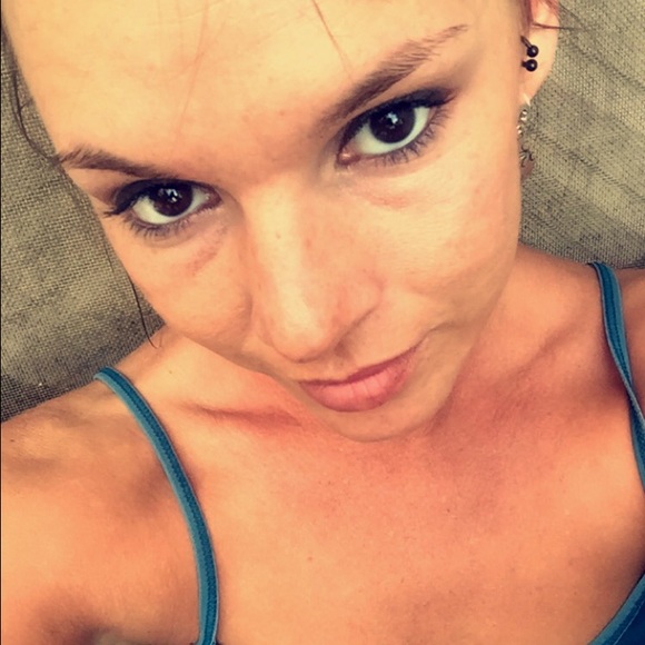Profile Picture of Liz Demoulin (@furbabymama) on Poshmark