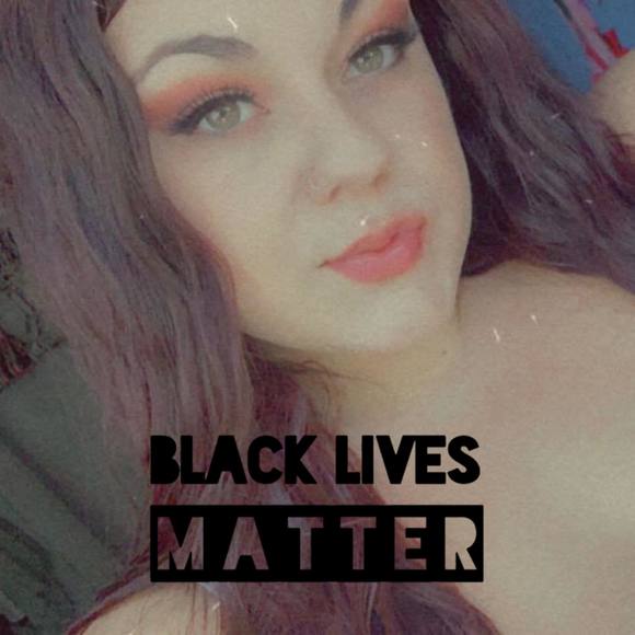 Profile Picture of Sydney Scheibner (@sydneyscheibner) on Poshmark