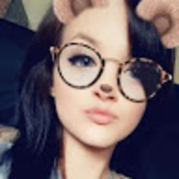 Profile Picture of Peyton Crow (@lilboiesmommy93) on Poshmark