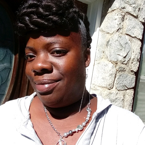 Profile Picture of Adriana Owens (@adriana_owens) on Poshmark