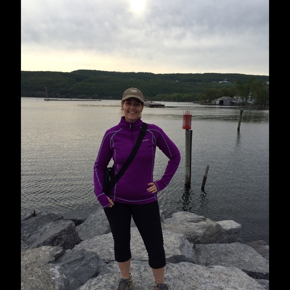 Profile Picture of Kim Schappell (@kimbertly) on Poshmark