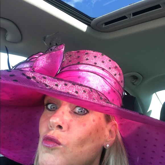 Profile Picture of Anne Lawson (@annelawson1970) on Poshmark