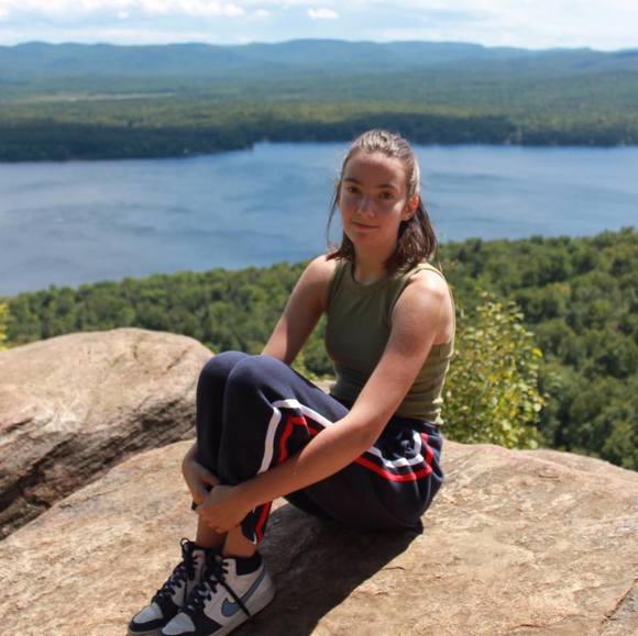 Profile Picture of Emilie Changeux (@emiliechangeux) on Poshmark