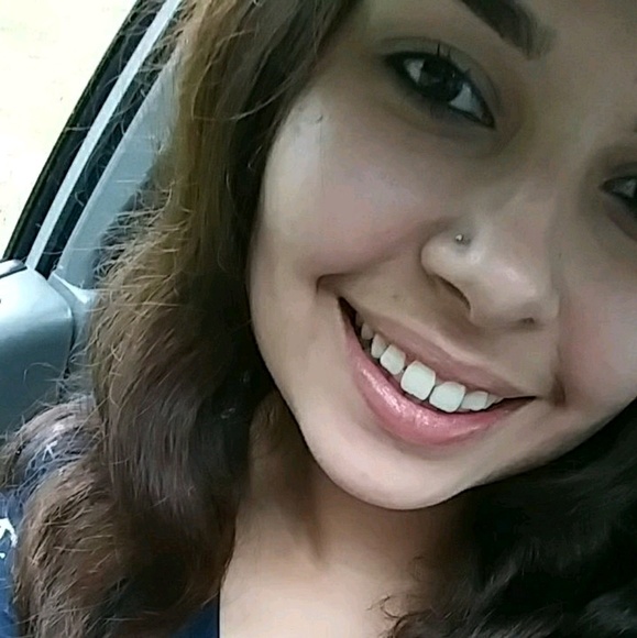 Profile Picture of Heather Colomy (@heather_marie20) on Poshmark