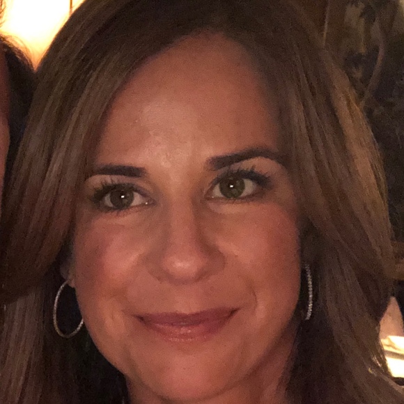 Profile Picture of Jennifer Desanto (@jennydesanto1) on Poshmark