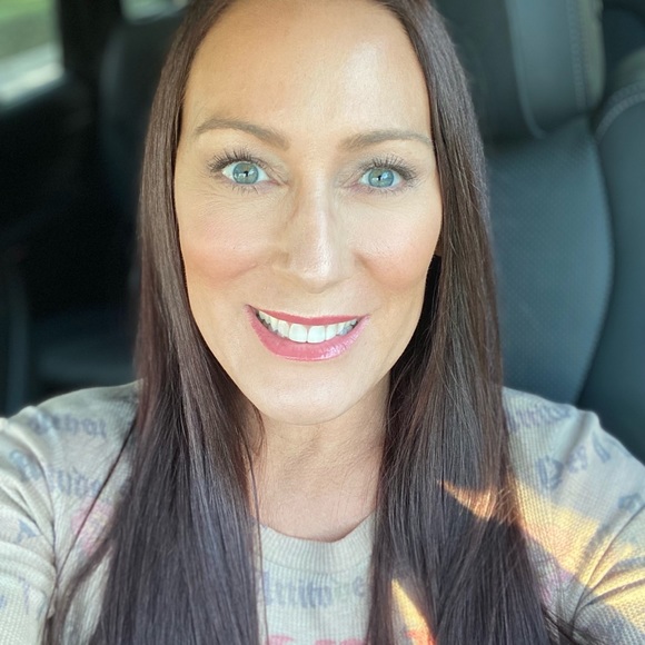 Profile Picture of Aleasha Ramsay (@leashiecreek) on Poshmark