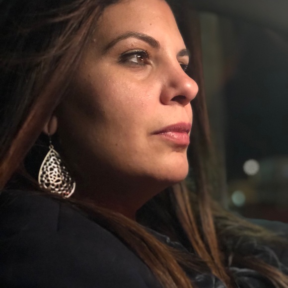 Profile Picture of Angela Trivigno (@angelatrivigno) on Poshmark